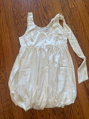 Storia Cream Sleeveless Dress with Scoop Neck